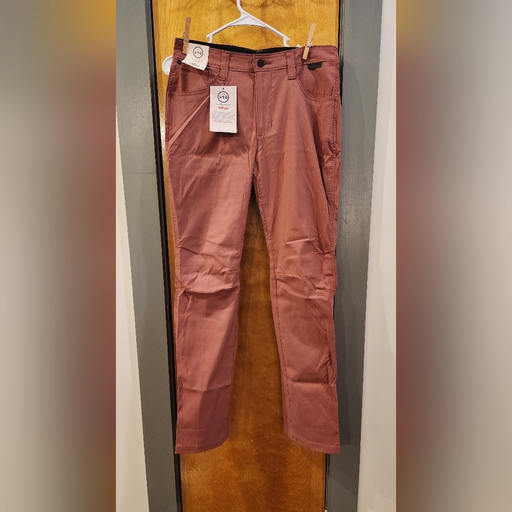 Women's Wrangler All Terrain Gear Pants Size 8 slim fit mid rise